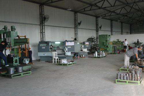 藕芯式橡膠電纜快速接頭生產(chǎn)車間