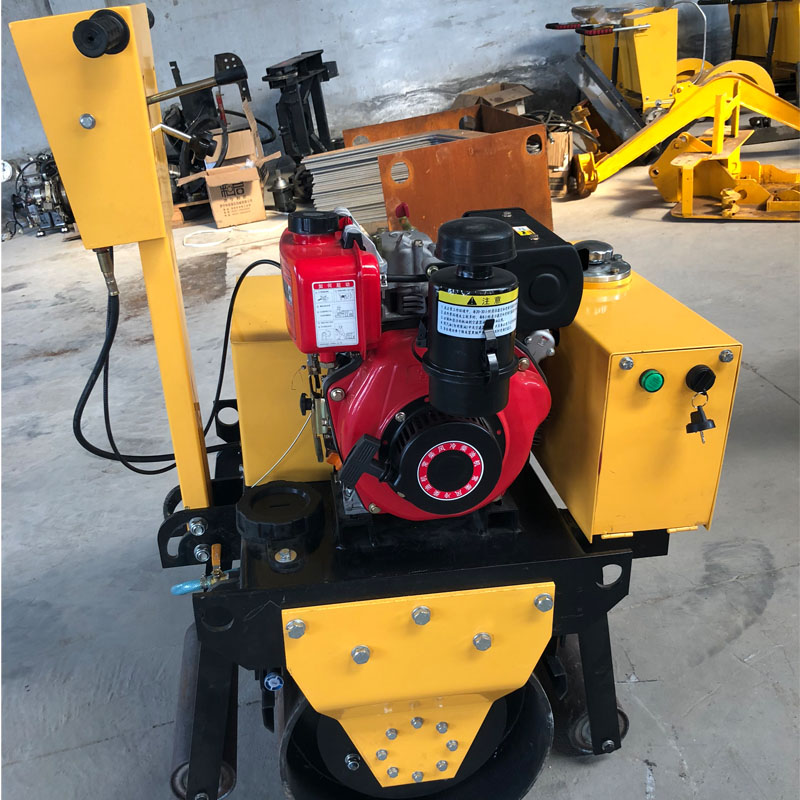 手扶式雙輪壓路機(jī)